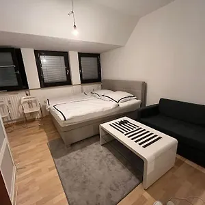 Zentrale Und Gepflegte In Apartment